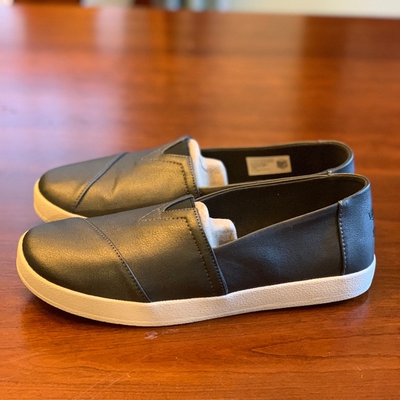 Brand New Toms Slip On - Picture 3 of 6